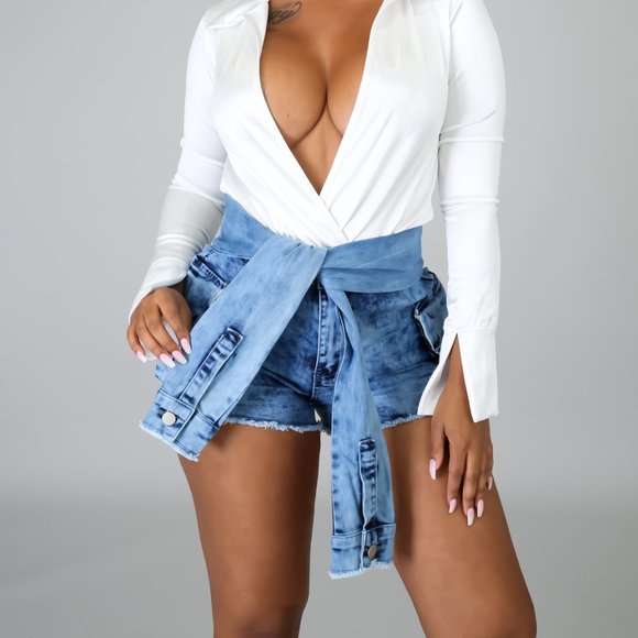 Hot & Delicious High Waist Denim Sleeve Tied Shorts - NWT - Picture 2 of 4